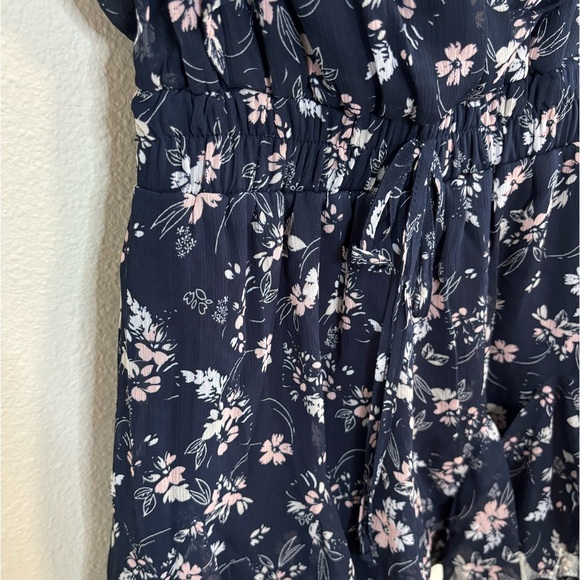 Francesca’s Tracy flutter sleeve navy floral romper - Picture 10 of 16